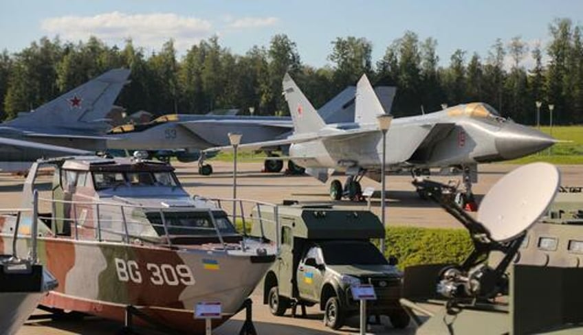 russia flaunts nato trophies at moscow annual army expo