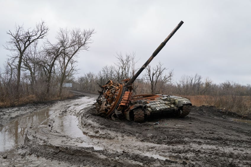 russia has likely lost 3000 tanks in ukraine but can sustain such losses for years more says iiss