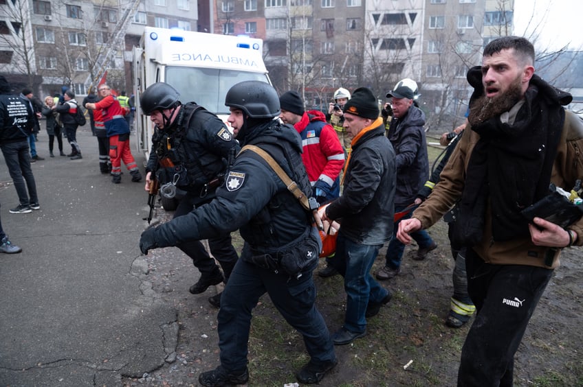 KYIV, UKRAINE - FEBRUARY 07: Health workers carry injured people as a result of a Russian missile attack in Kyiv, Ukraine on February 07, 2024. Due to the attack, 4 people were killed, 19 people were injured and 60 people were evacuated from the building. (Photo by Danylo Antoniuk/Anadolu via Getty Images)