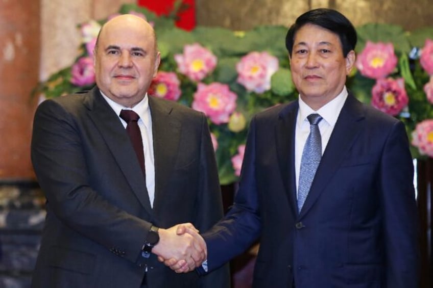 Vietnam's President Luong Cuong (right) and Russia's Prime Minister Mikhail Mishustin at t