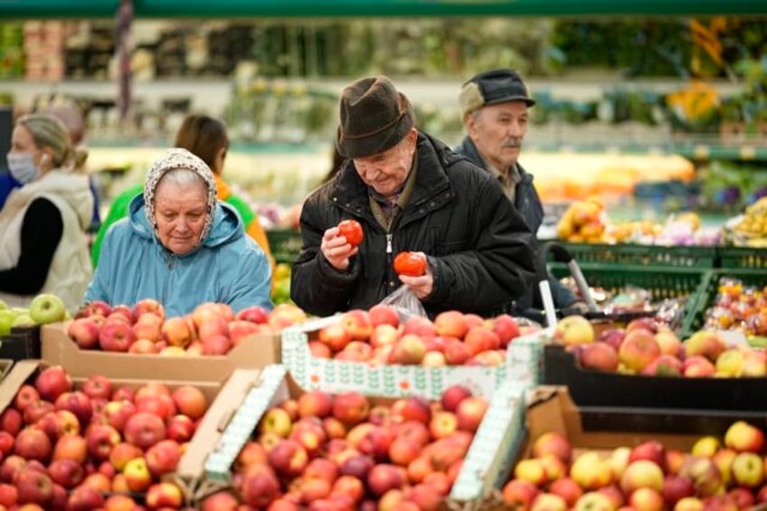 russian consumers feel themselves in a tight spot as high inflation persists