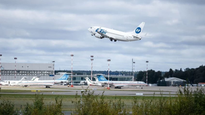 UTair Boeing 737-500