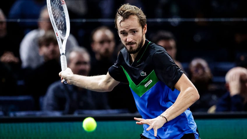 russian tennis star daniil medvedev appears to make vulgar gesture during meltdown at paris masters