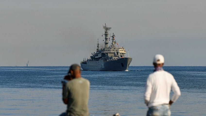 people watching ships arrive