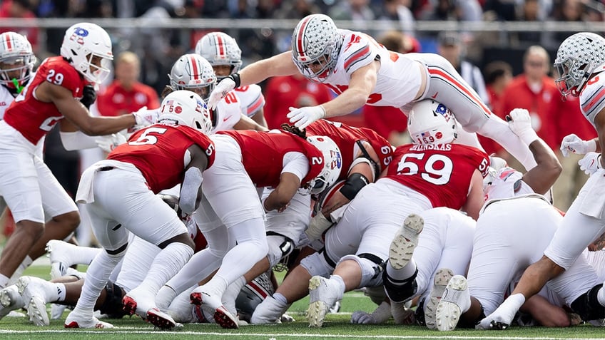 rutgers runs brilliant fourth down play to perfection i thought it was a fumble