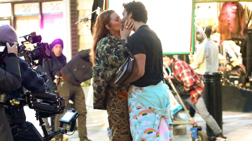 Justin Baldoni and Blake Lively kiss on the set of "It Ends With Us"