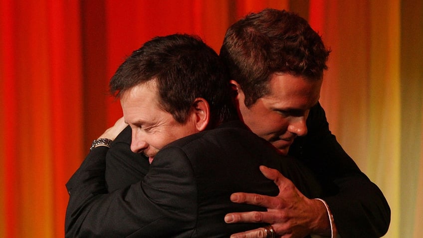 Micahel j Fox and Ryan Reynolds hugging