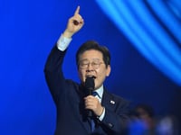 S. Korea crisis deepens with election frontrunner retrial, resignations