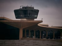 Safety officials slow operations at US mega airport after outage