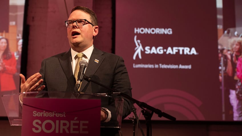 Duncan Crabtree-Ireland speaking at a podium