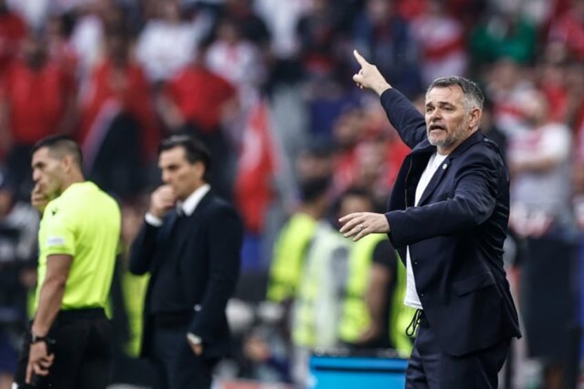 Willy Sagnol (R) shouts instructions to his players during Georgia's 3-1 defeat against Tu