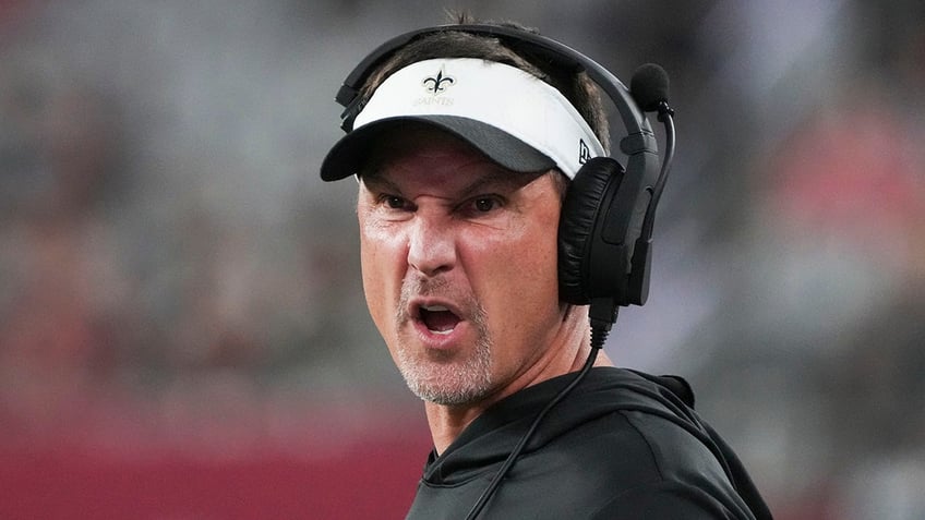 Dennis Allen coaches