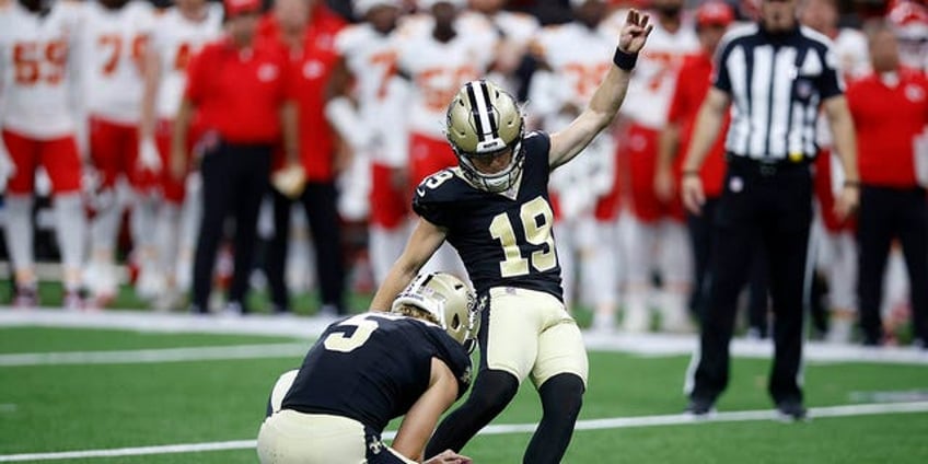 saints rookie hits game winning field goal in win over chiefs gets mistaken for fan by stadium security