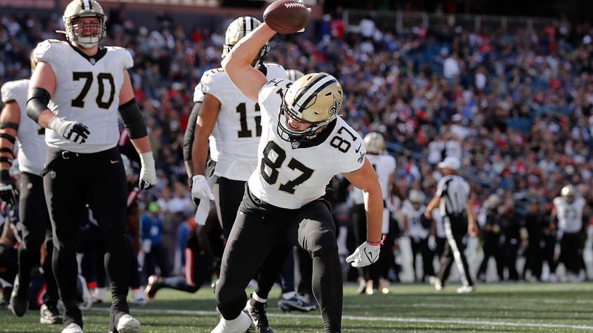 saints torch patriots behind alvin kamara stellar defensive play