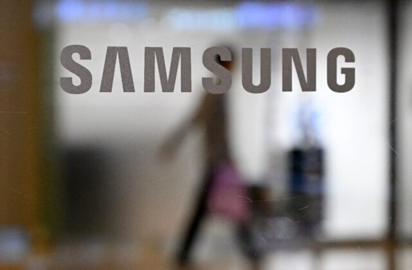 samsung electronics says q3 operating profits down 7757