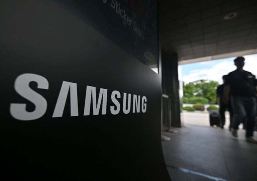 Samsung's operatng profit sank in the fourth quarter