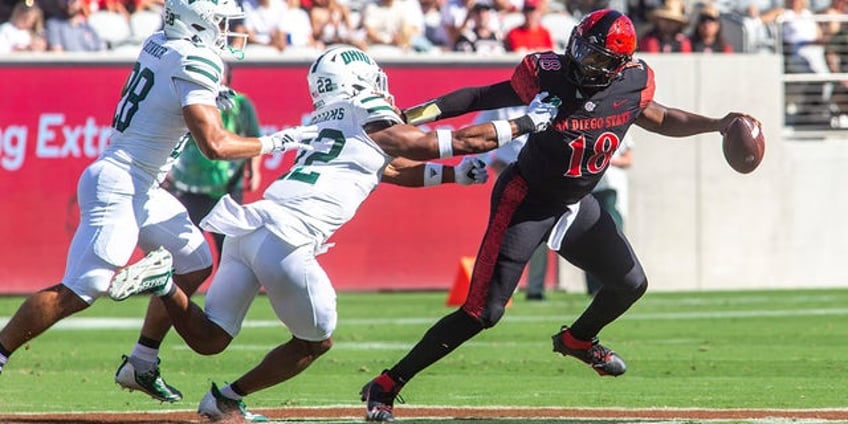 san diego states jalen mayden nails official in face with football