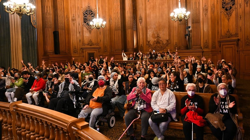 san francisco coffee shop apologizes after video of anti israel staffers blocking jewish woman from restroom