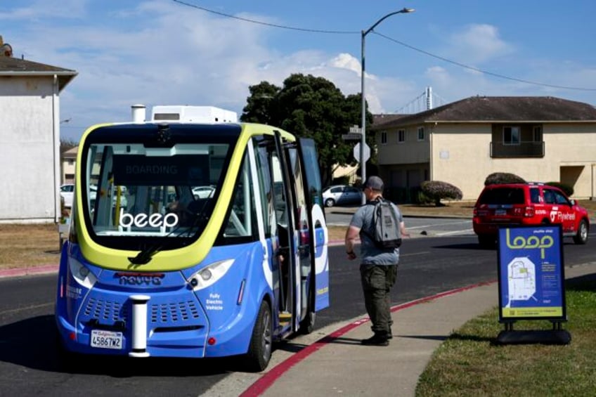 san francisco launches driverless bus service following robotaxi expansion