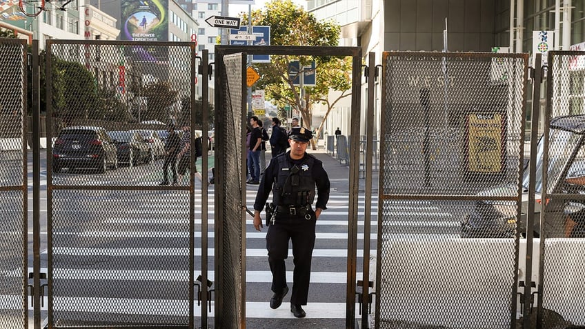 san francisco using fencing barriers to secure apec summit where xi biden will meet