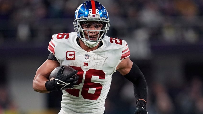 saquon barkley says he might have to sit out season say f you to giants after failed contract talks