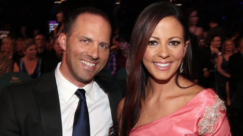 A photo of Sara Evans and husband Jay Barker