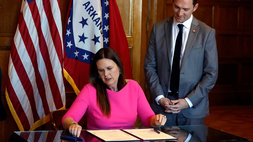 sarah huckabee sanders to sign executive order eliminating woke anti women words from state government use