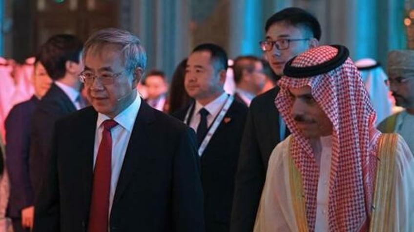 saudi arabia china ink 10 billion in investment deals