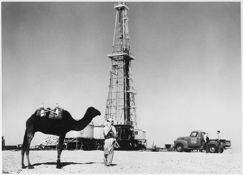 saudi arabia plans oil rig adventure tourism theme park