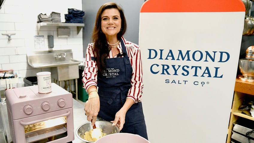 saved by the bell star tiffani thiessen fell in love with ice plunging as she nears 50