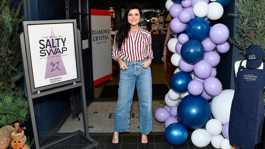 saved by the bell star tiffani thiessen fell in love with ice plunging as she nears 50