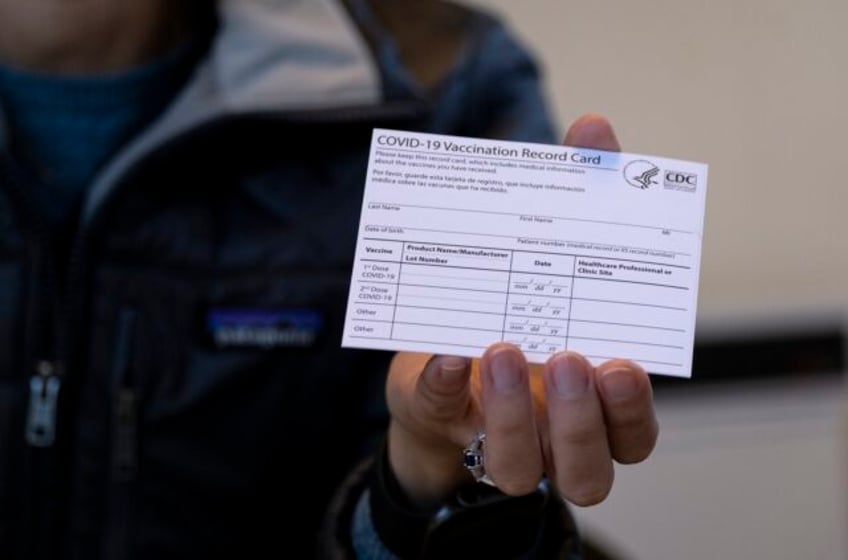 say goodbye to the covid 19 vaccination card the cdc has stopped printing them