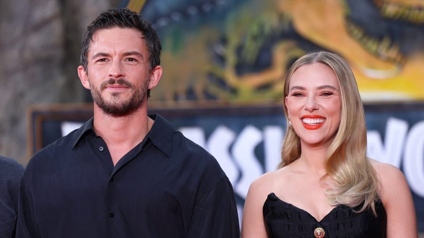 jonathan bailey and scarlett johansson smile at premiere 
