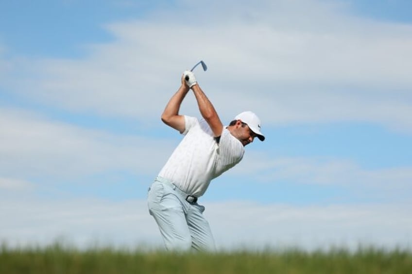 Scottie Scheffler hit a triple-bogey but nevertheless extended his lead at the Memorial To