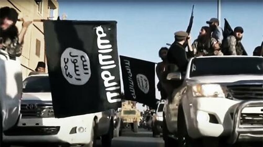 school apologizes for teaching children that isis is a terrorist group after muslims complain