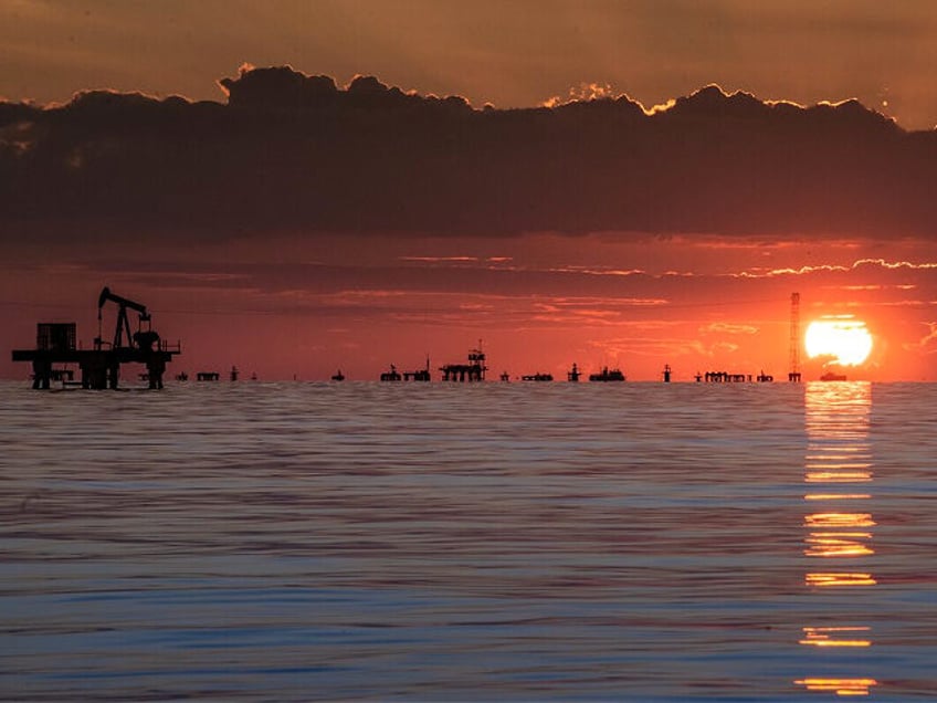 scientists socialist oil spills leave venezuelas largest lake teeming with toxins