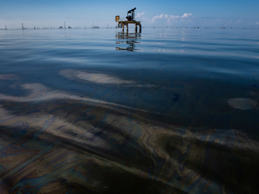 scientists socialist oil spills leave venezuelas largest lake teeming with toxins