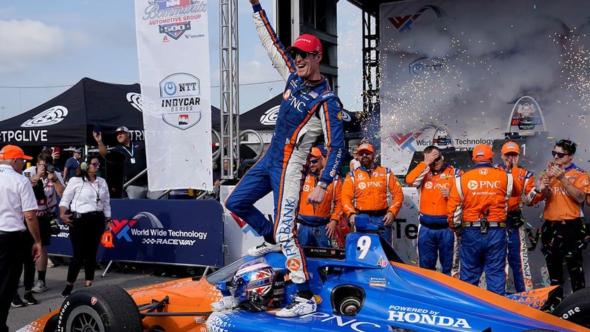 scott dixon wins bommarito 500 beating chances of josef newgarden winning 6 consecutive oval races