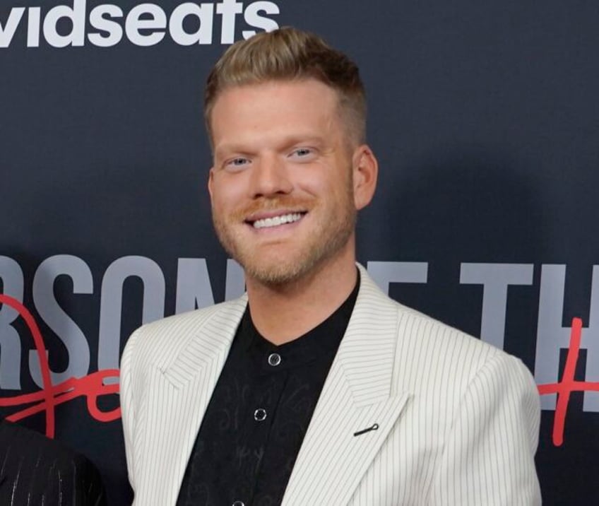 scott hoying of pentatonix celebrates love goes solo with seven track debut parallel