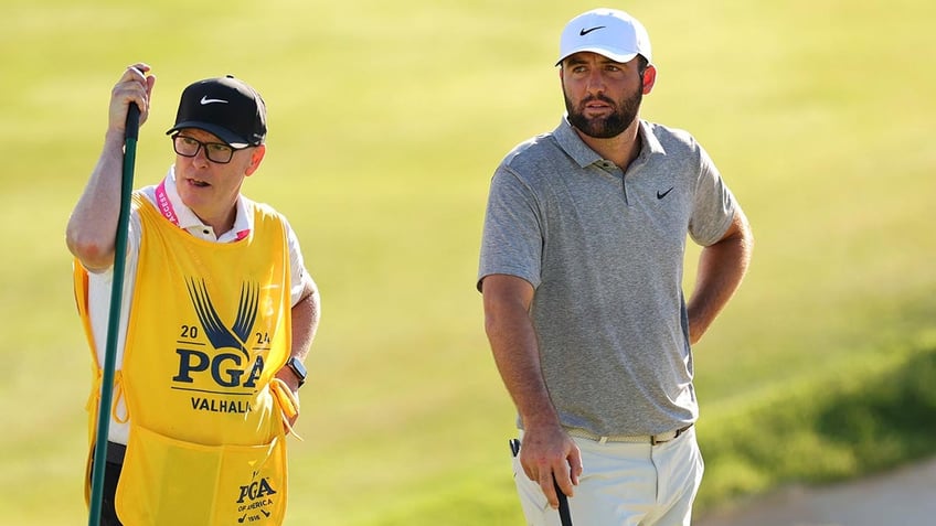 Scottie Scheffler with his caddie