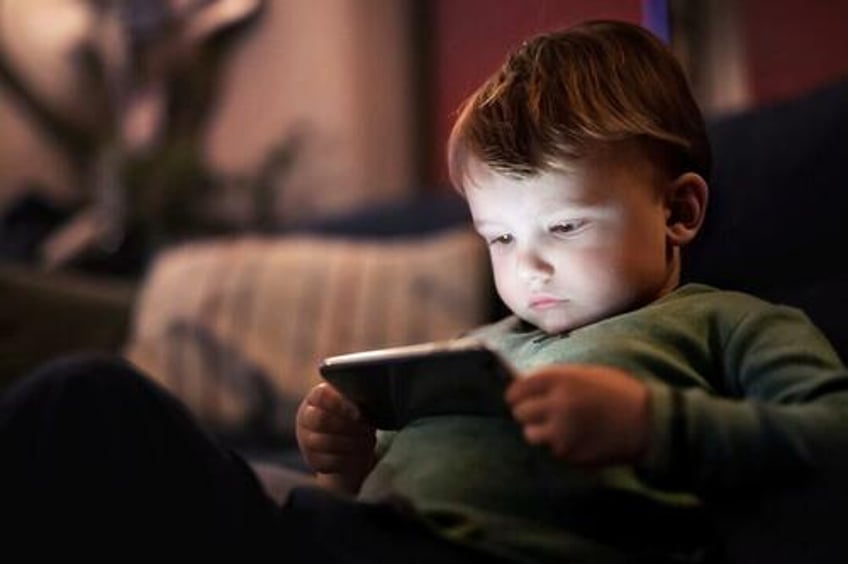 screen time linked to increased risk of nearsightedness in children study finds