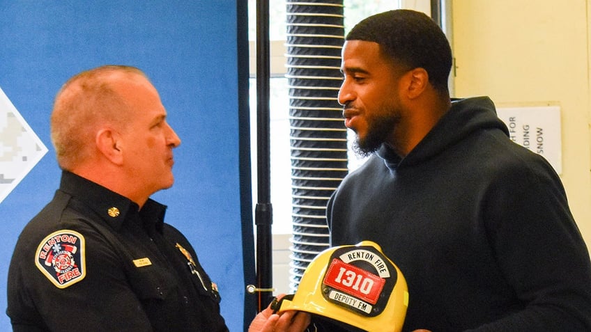 seahawks bobby wagner discusses living with constant threat of wildfires how hawaii tragedy affected him