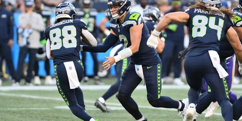 seahawks cade johnson carted off the field hospitalized after likely sustaining concussion in preseason game