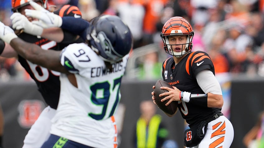 seahawks dk metcalf gives unnecessary shove to bengals player