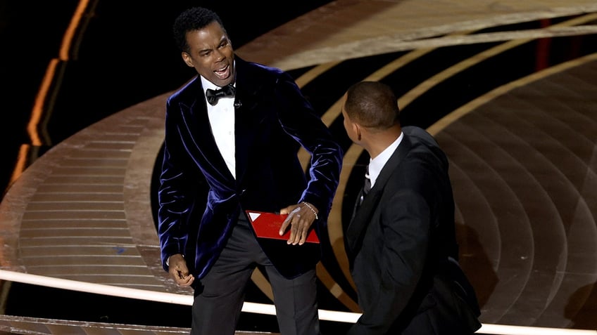 sean penn unleashes rage toward will smith for chris rock oscars slap worst moment as a person