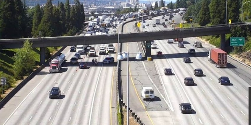 seattle area police officer on service detail for vp kamala harris visit falls onto freeway