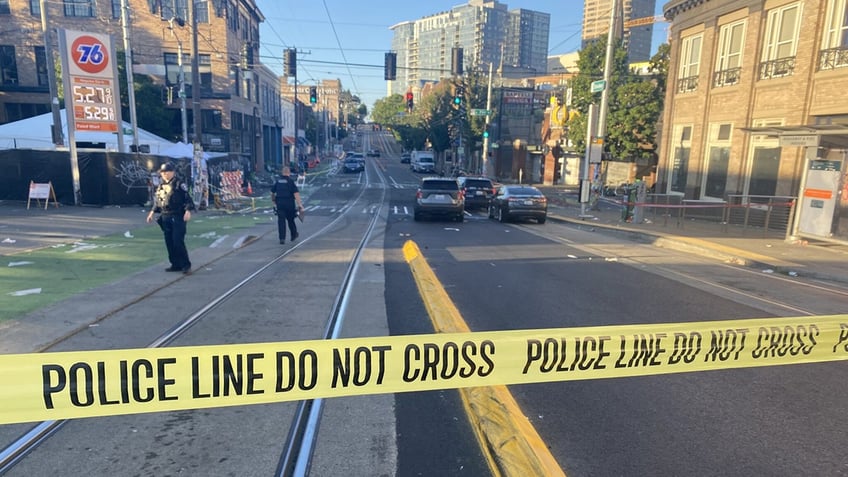 seattle police at intersection