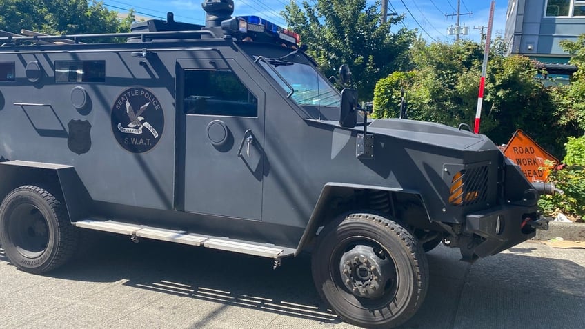 seattle swat team rescues hostage women from naked man in raid caught on bodycam video