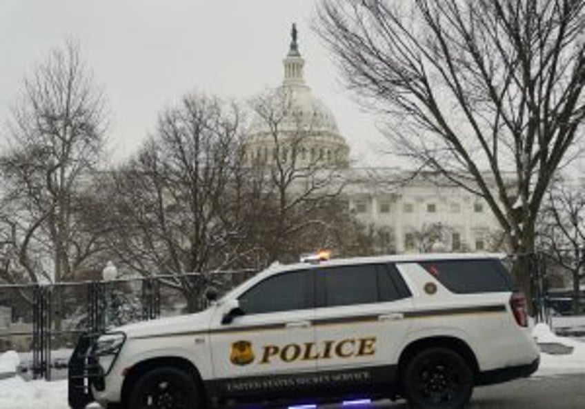 Secret Service shoots man near White House