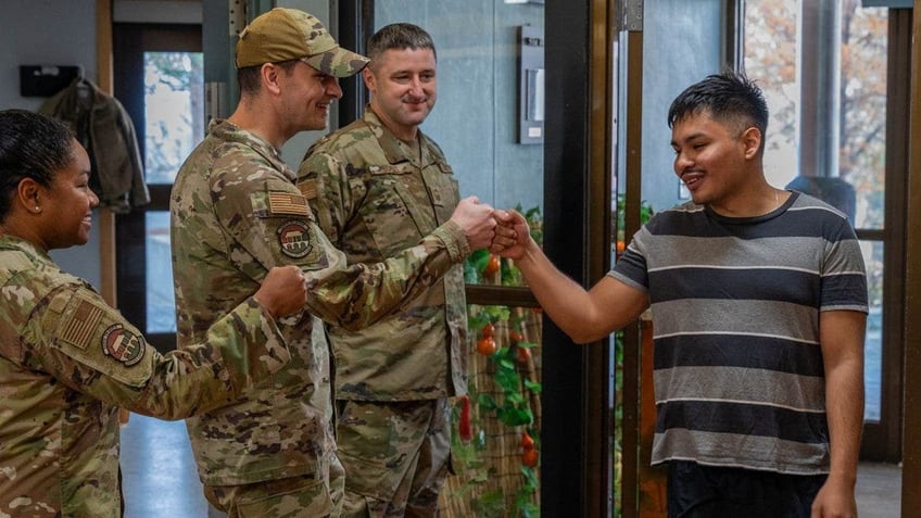 see the photos us troops celebrate thanksgiving across the world